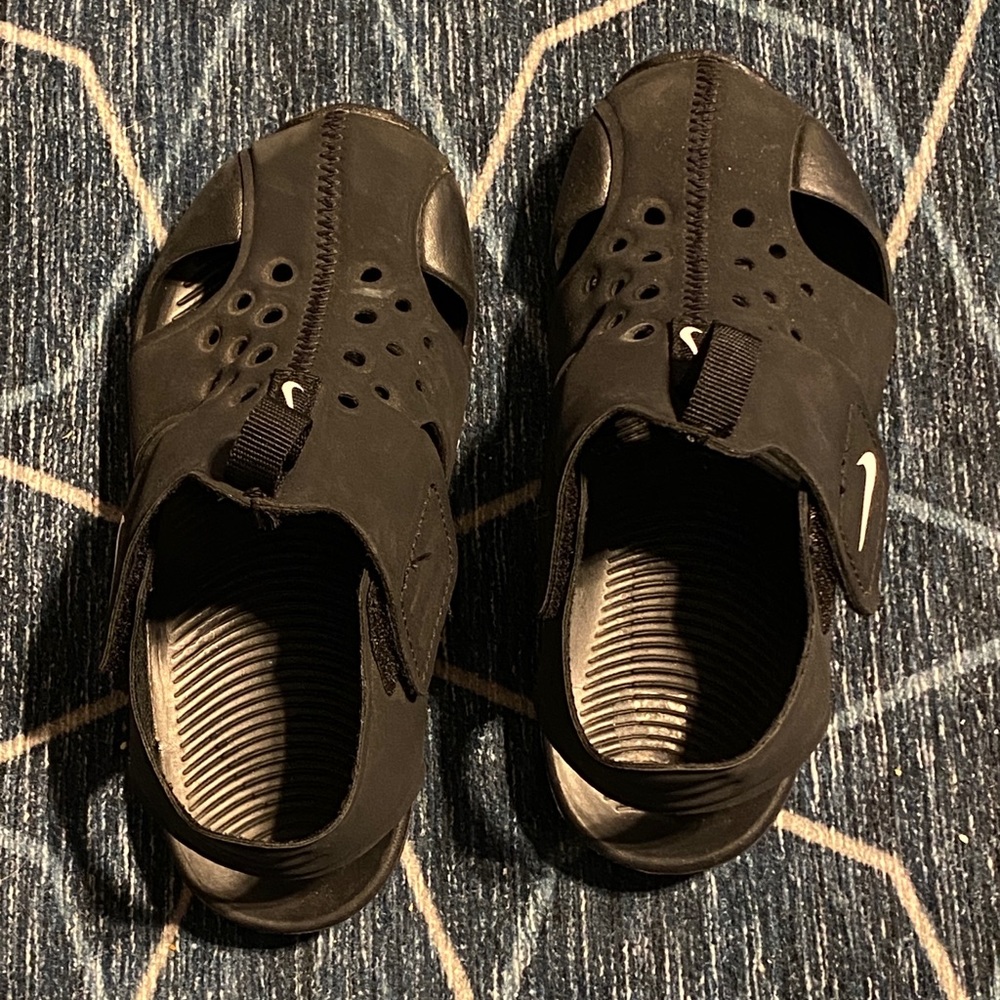 Toddler boy Nike sandals!